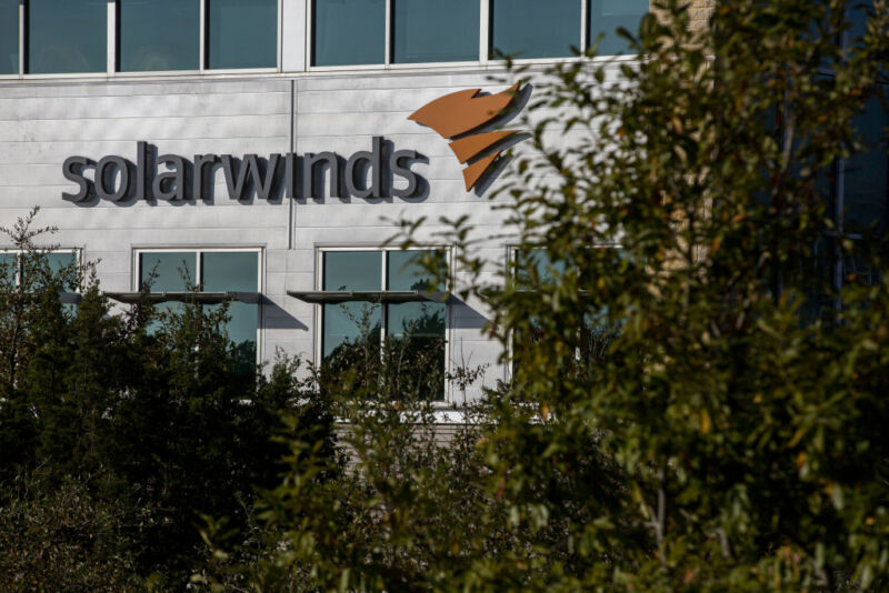 SolarWinds patches vulnerabilities that could allow full system control