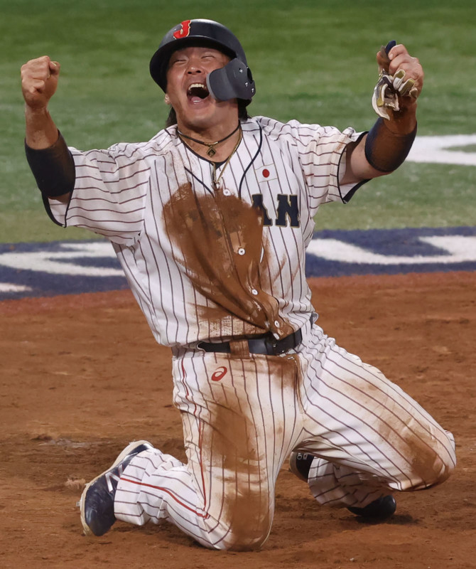 Yokohama, Japan,Wednesday, August 4, 2021 - Team Japan catcher Takuya Kai (10) celebrates after scoring from first base on a bases loaded double by Tetsuto Yamata against Korea in the Tokyo 2020 Olympics Baseball Semifinal at Yokohama Baseball Stadium. (Robert Gauthier/Los Angeles Times)